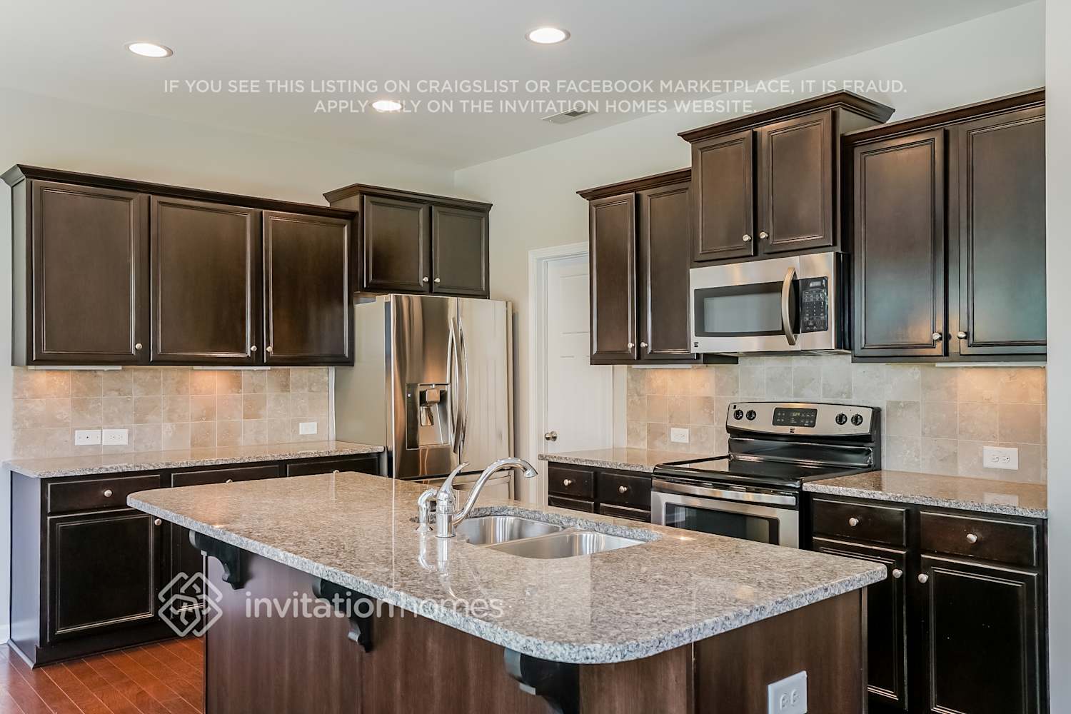 Building Photo - 2112 Longmont Dr