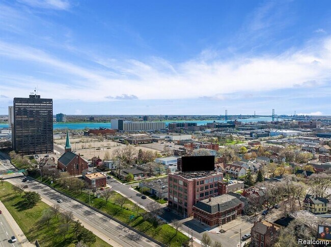 Building Photo - 1535 Sixth St