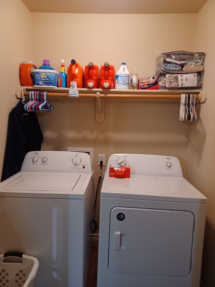 Building Photo - 809 Golf Course Rd