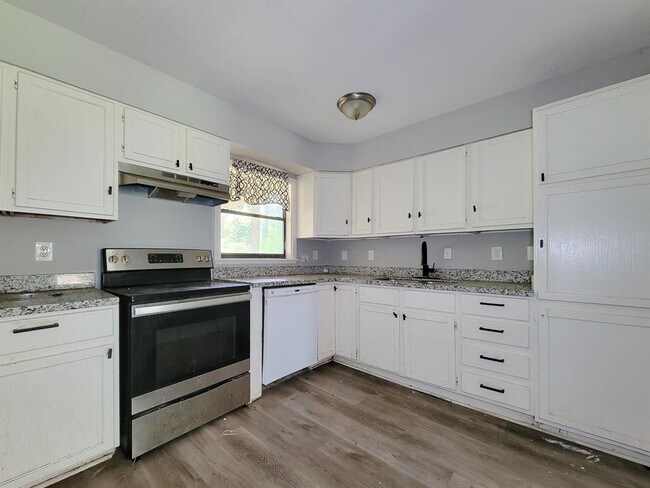 Building Photo - 111 Wisteria St