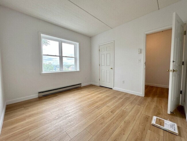 Building Photo - 26 Ellingwood St