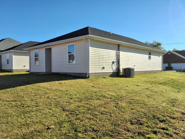 Building Photo - Cozy 3 Bed, 2 Bath House In Vine Grove, KY
