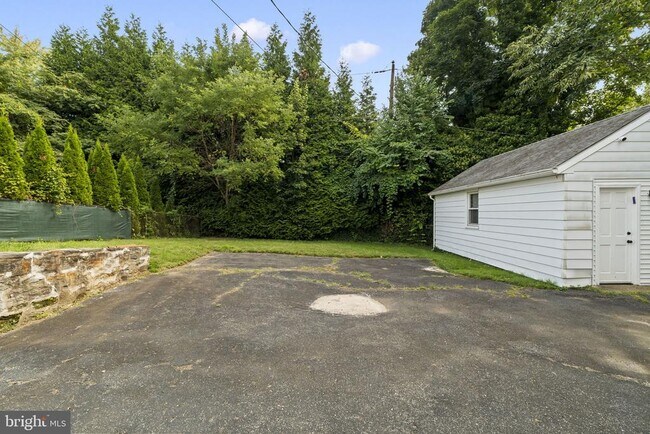 Building Photo - 33 Rosedale Rd