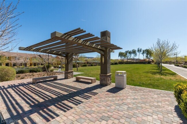 Building Photo - 3009 Camino Sereno Ave