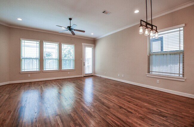 Building Photo - 5615 Kiam St