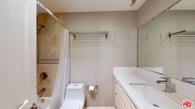 Building Photo - 65 Allen Ave