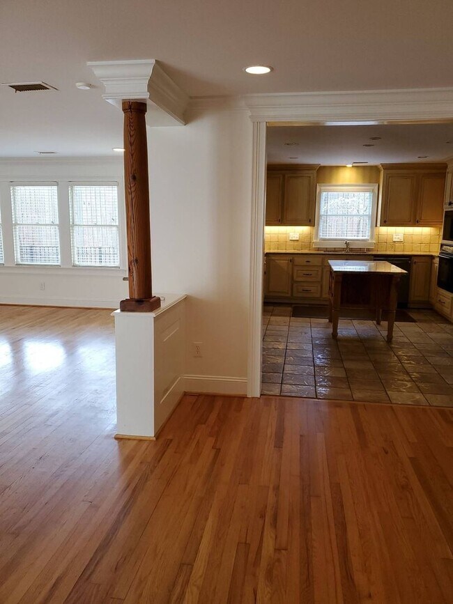 Building Photo - Spacious home in the Augusta Road Community - Lawn care included!