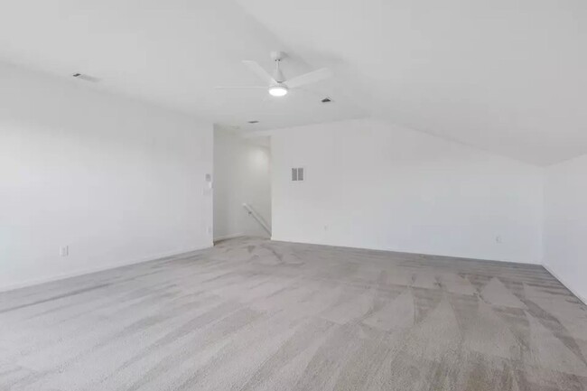 Building Photo - Executive 5BR / 4.5BA Rental In Bellevue