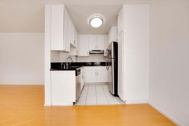 Building Photo - 11666 Mayfield Ave