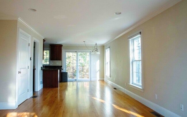 Building Photo - 171 N Main St