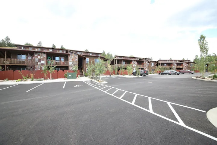 Building Photo - 6186 Lay About Ln