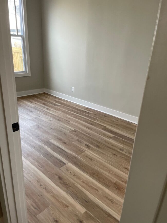 Building Photo - Shelby Park Amazing Newly Renovated 2 Bedroom House