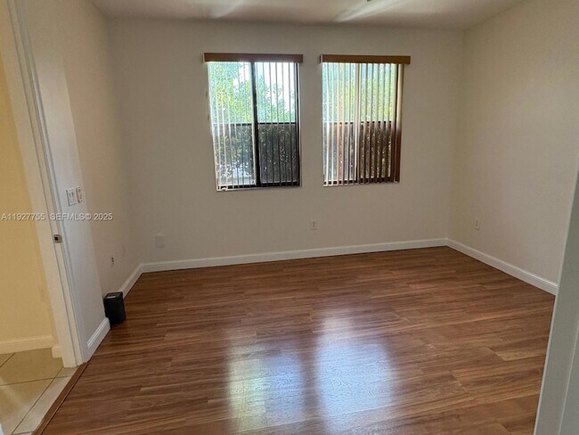 Building Photo - 2900 NW 125th Ave