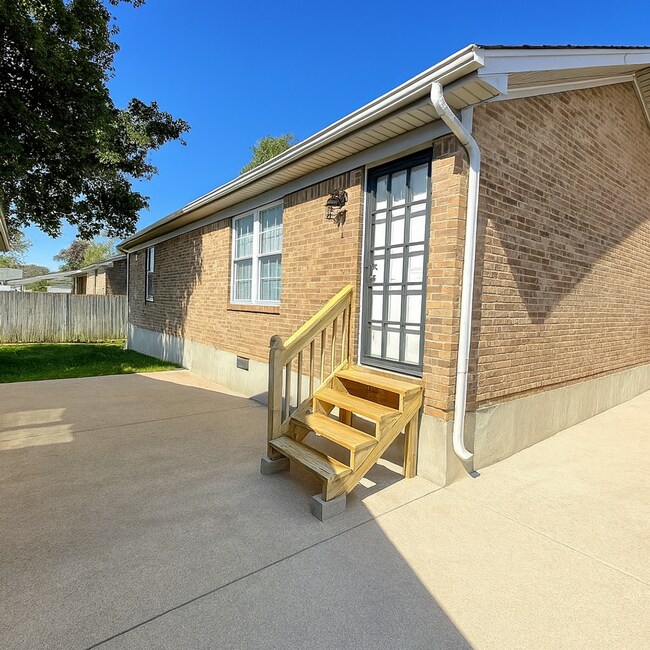 Building Photo - 349 Majestic Blvd