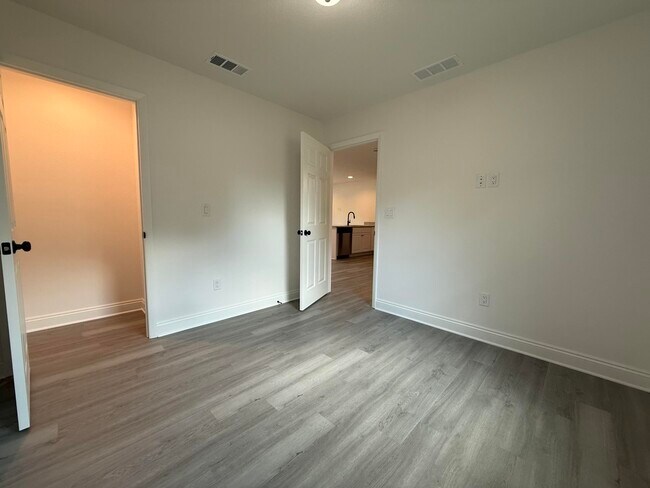 Building Photo - 32 Constitution Ave