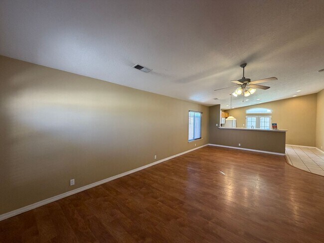 Building Photo - 3 Bedroom Home Near Louisiana Blvd NE & Paseo Del Norte Blvd NE!