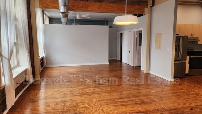 Building Photo - 1204 1st Ave