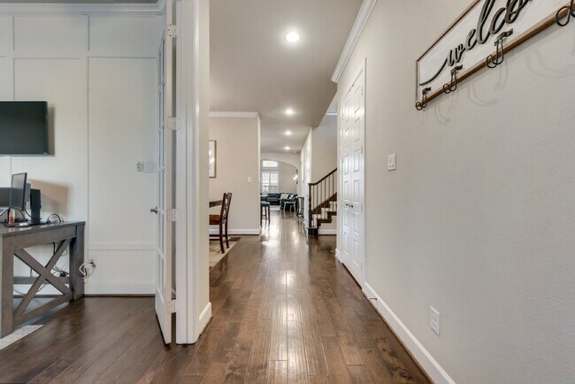 Building Photo - Welcome to your new 5 Bed-4 Bath home in t...