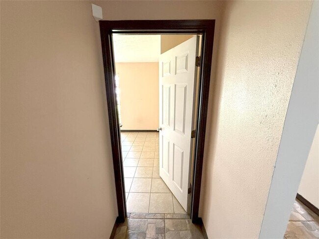 Building Photo - 7130 Kings Dr