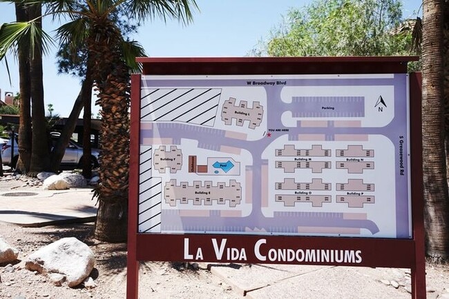 Building Photo - 2601 W Broadway Blvd