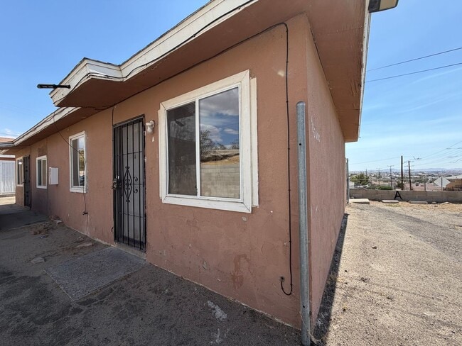 Building Photo - P156