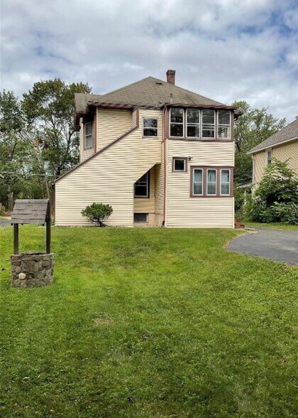 Building Photo - 614 Chenango St