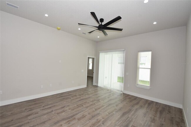 Building Photo - 20 Uniondale Pl