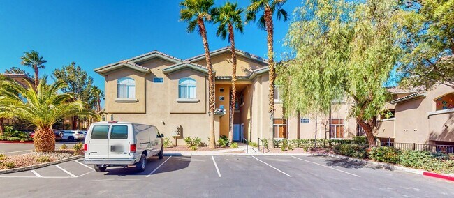 Building Photo - Experience Las Vegas in style and comfort with this beautiful first-floor 3-bedroom condo