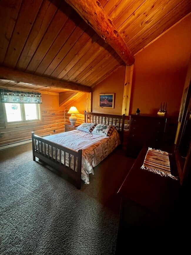 Building Photo - Fully Furnished Cabin Available - 10 Minut...