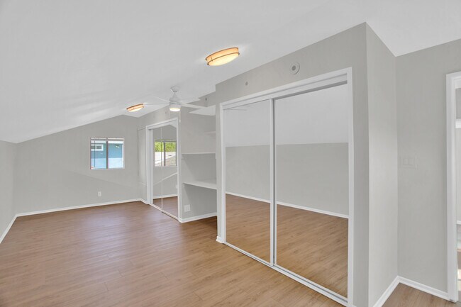 Building Photo - 746 N Catalina St