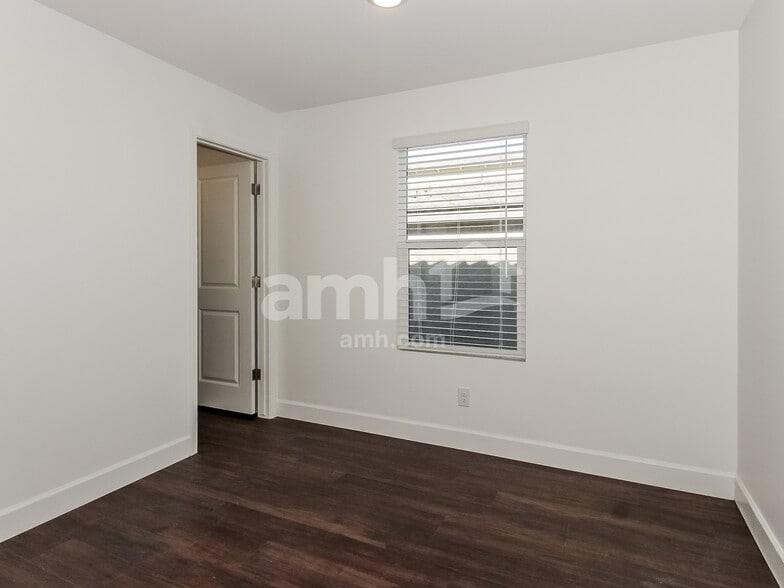 Building Photo - 6151 Calle Bilboa