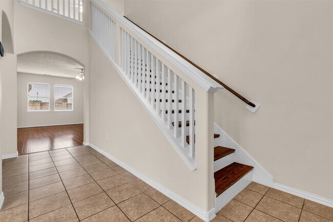 Building Photo - 30715 Legends Ridge Dr