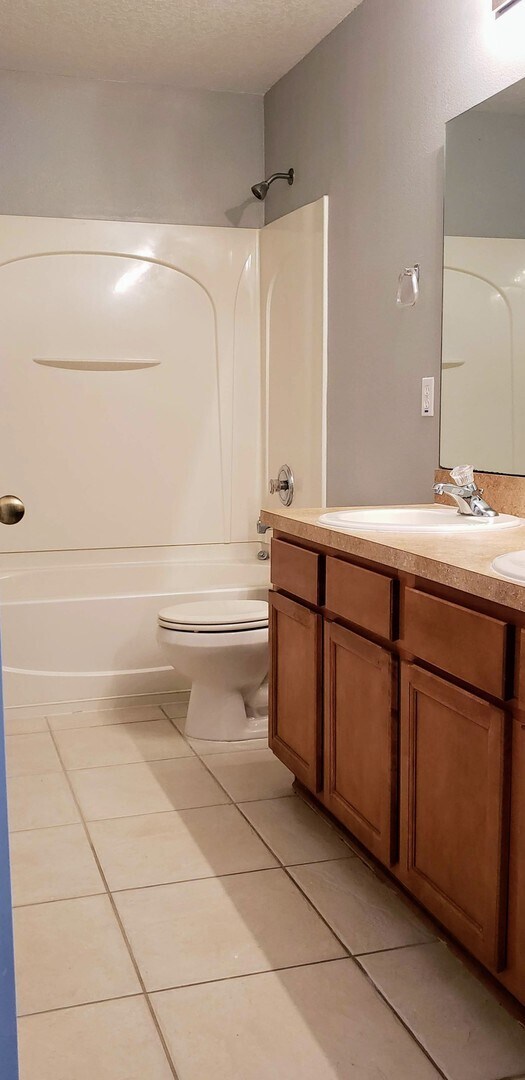 Building Photo - 4 Bedroom /2.5 bath Spacious Home In Sanfo...