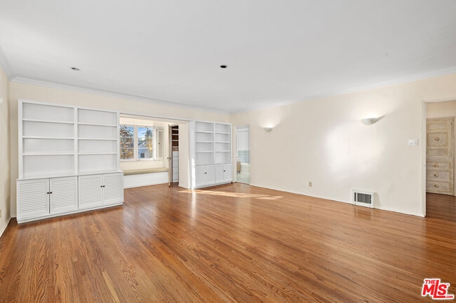 Building Photo - 200 S Anita Ave