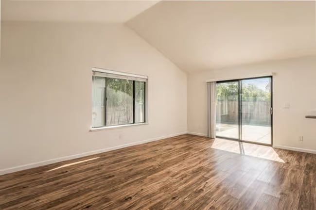 Building Photo - 161 Bender Cir
