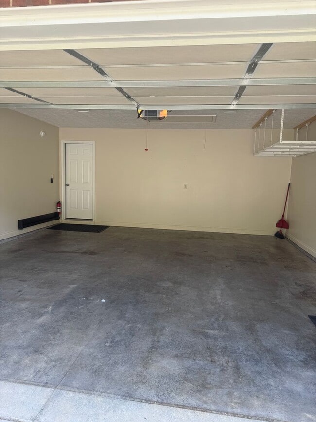 Building Photo - 2032 Bill Hicks Dr