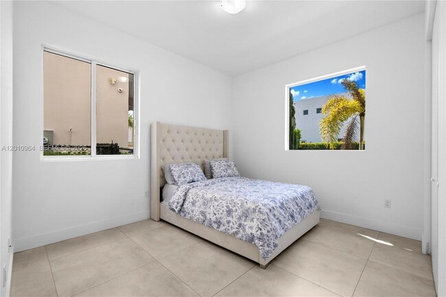 Building Photo - 9915 NW 75th St