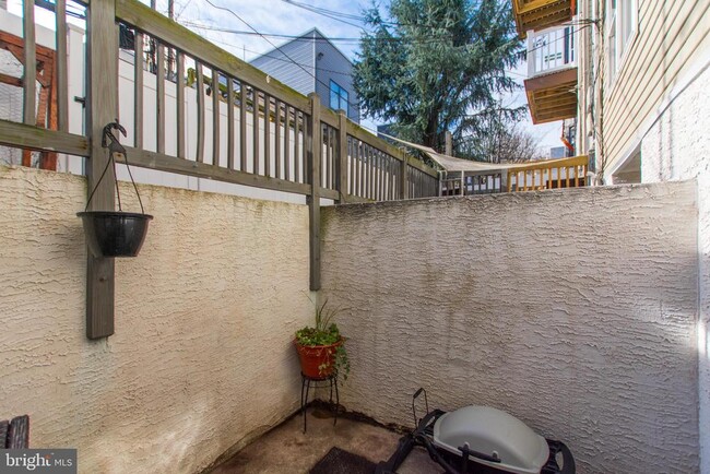 Building Photo - 1814 Christian St