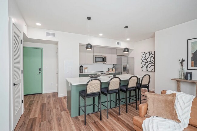 Building Photo - 1301 Bainbridge St