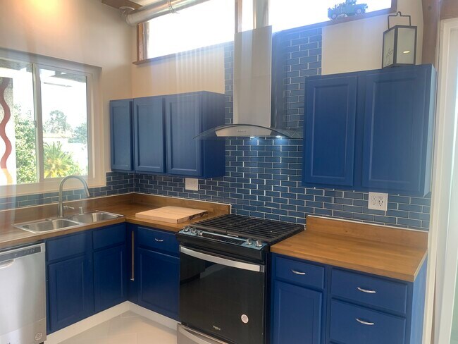 Building Photo - 11685 Gorham Ave