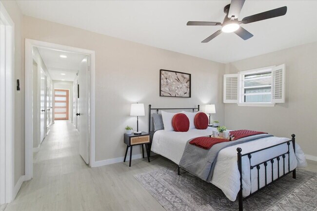 Building Photo - "Spacious 3-Bed, 2-Bath Gem with 2,155 Sq. Ft. on University Drive in Arlington, TX!"