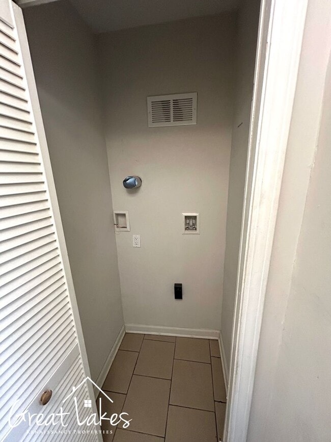 Building Photo - Beautiful two bedroom Warren house for rent!