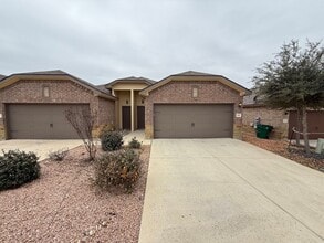 Building Photo - Modern Duplex in Prime Location