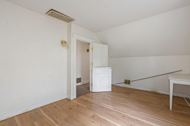 Building Photo - 2225 Catalpa Dr