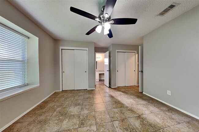 Building Photo - 18538 Spinney Ln