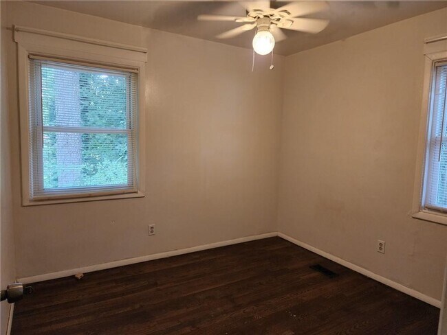 Building Photo - 6279 Susan Ln