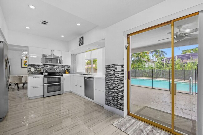 Building Photo - 3500 N 46th Ave