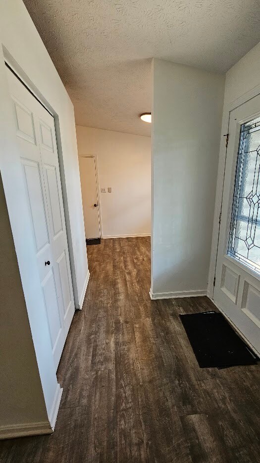 Entry - 626 Woods Crossing Dr