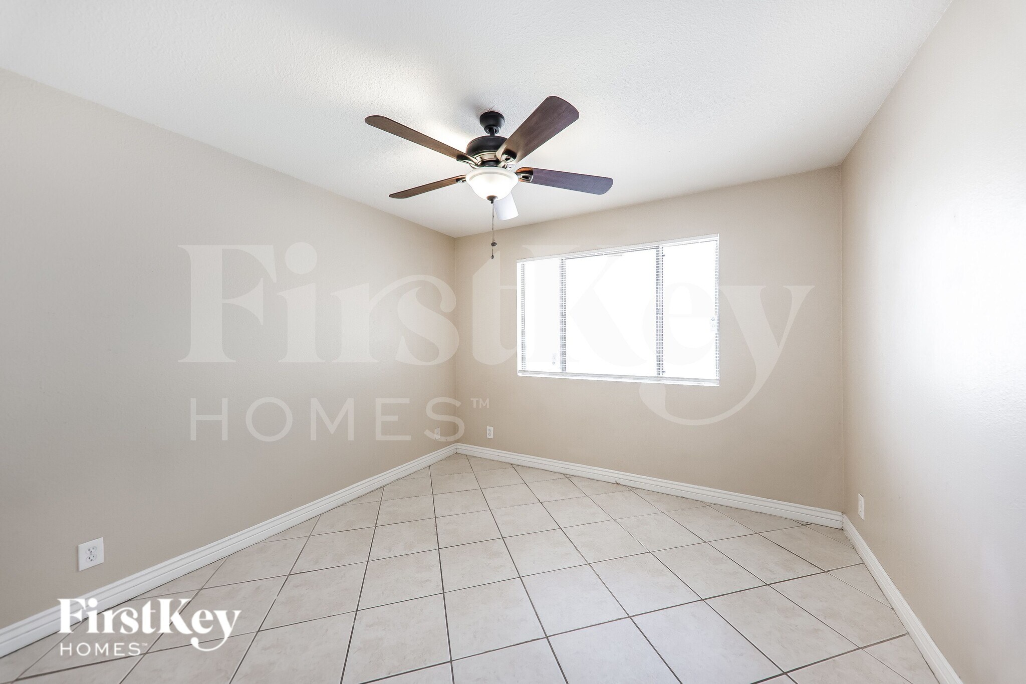 Building Photo - 9044 N 52nd Dr