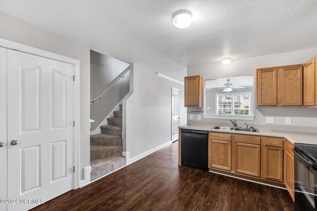Building Photo - 404 Springwood Dr